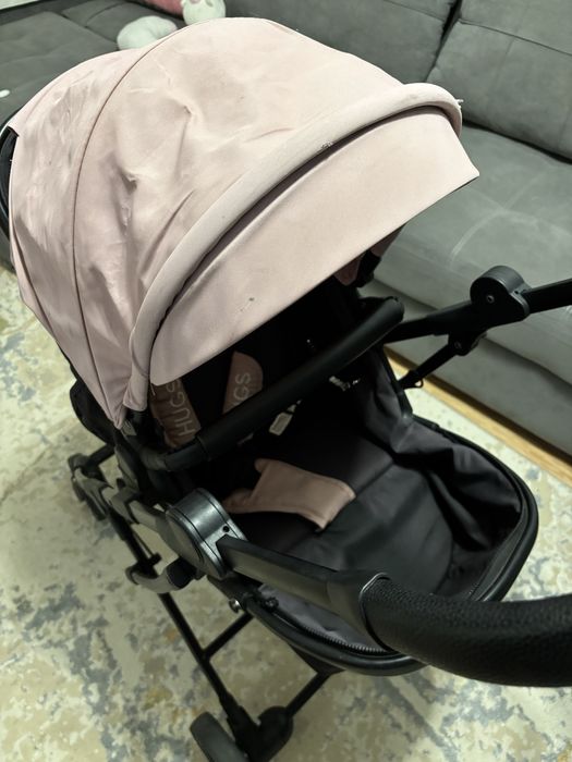 Коляска прогулочная маневренная легкая