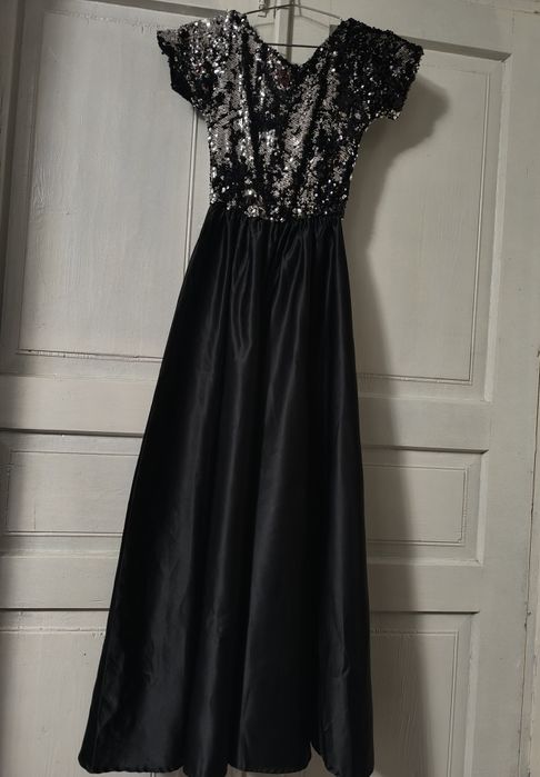 Ayollar oqshom koʻylagi