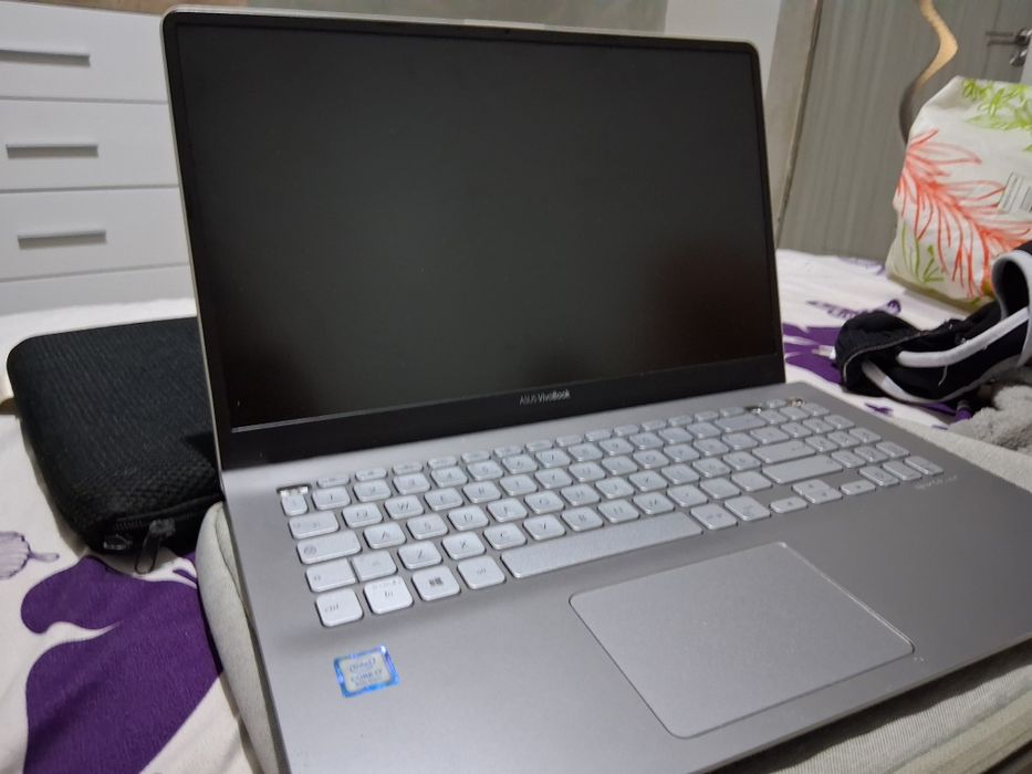 Laptopuri mai multe detalii în privat