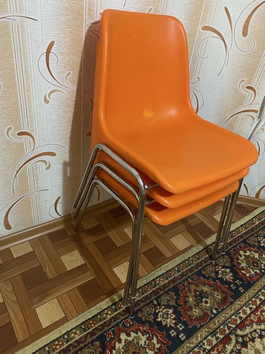 Стулья пластиковые