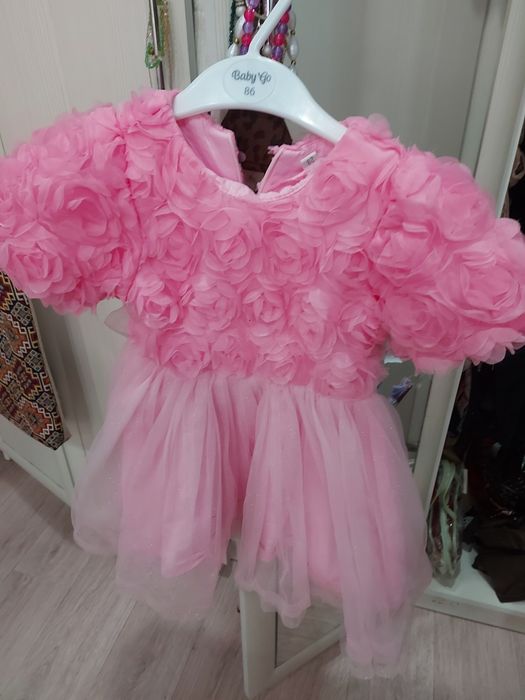 Продам наряды для девочки