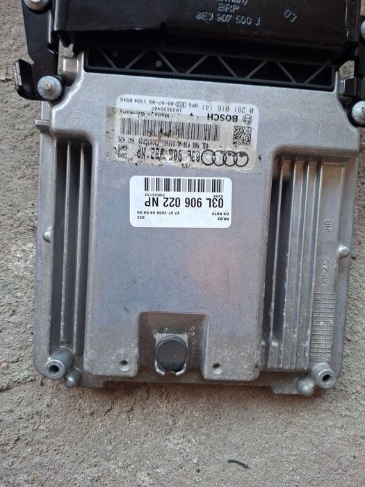 Ауди а4б8 170кс Компютър (ECU) + Слот (Гълтач) + Модул за волана