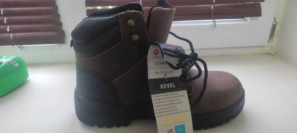 Продам спецобувь