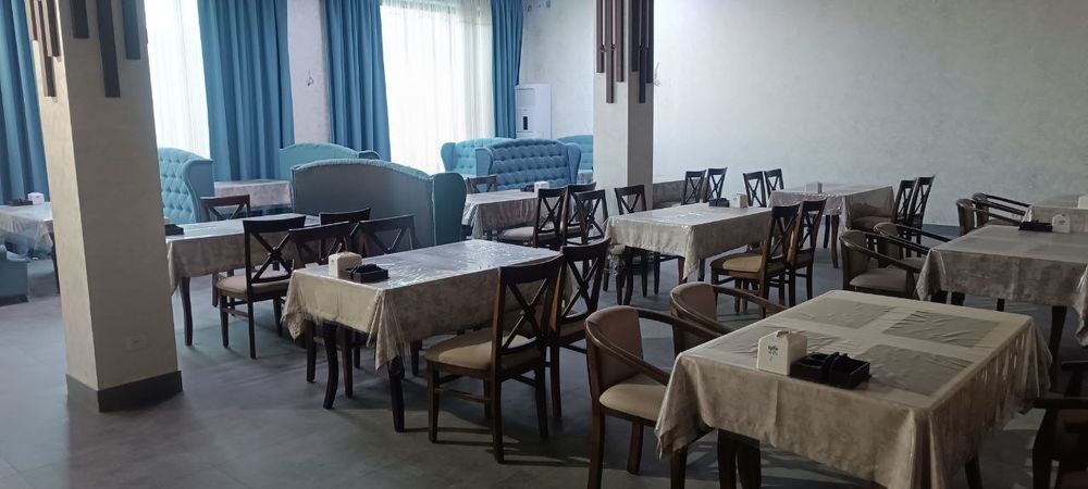 Mebel kafe uchun, stol stul yongoqdan