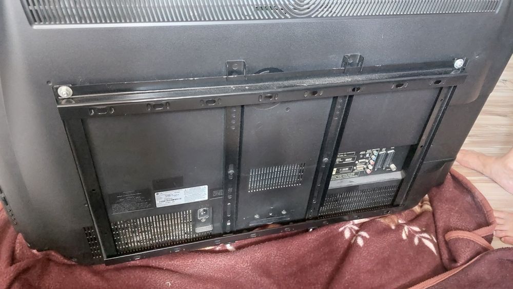 Продам телевизор lg 42LH2000