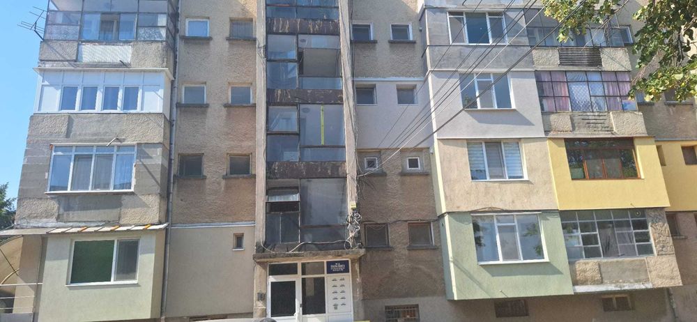 Продава се Тристаен апартамент в Разград, Център - 90 кв.м за 1615 €/кв.м - Снимка #16