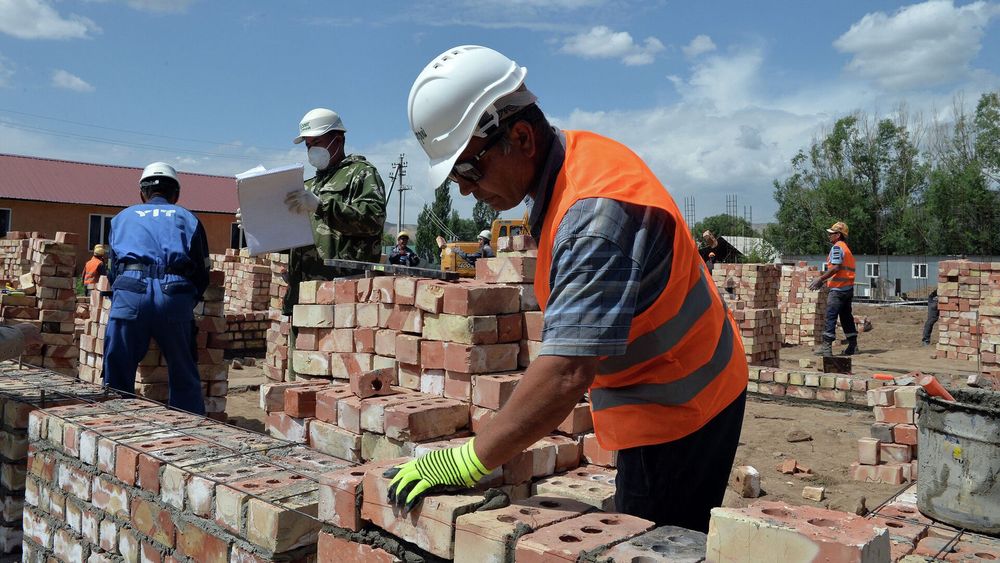 Бригада строителей каменщики штукатуршики бетонщики