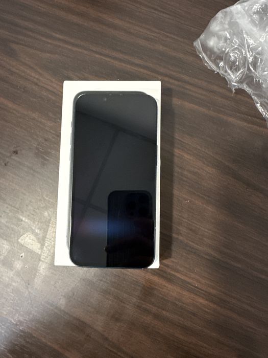 Iphone 14 с зарядно