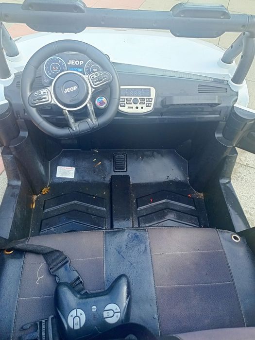 Jeop moshincha sotiladi rangi oq