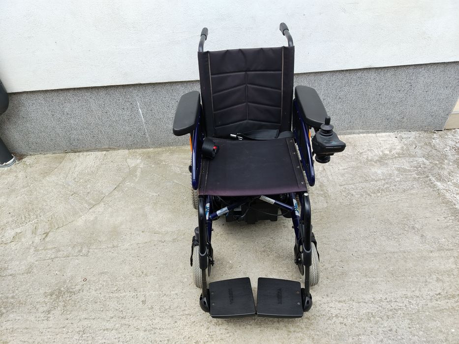 Cărucior - scaun electric pentru persoane cu dizabilități