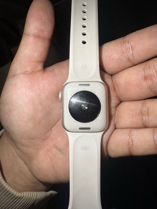 продам срочно Apple Watch SE2