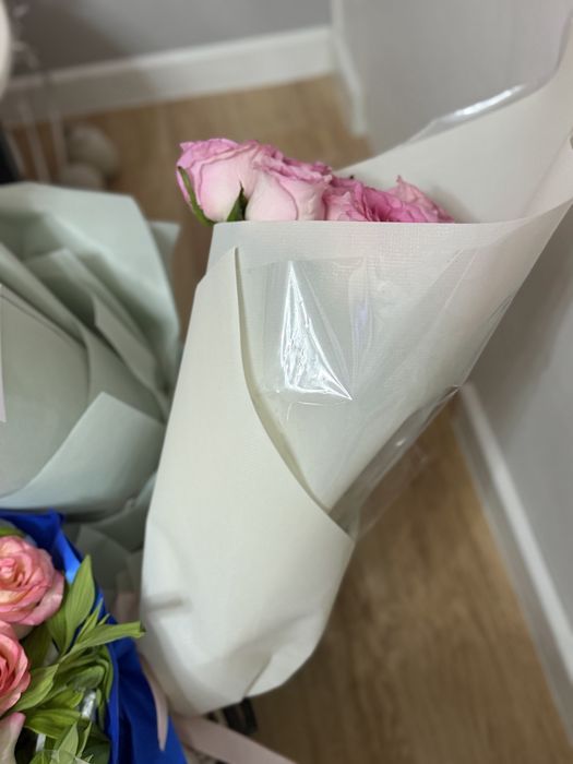 Свежые розы, розовая