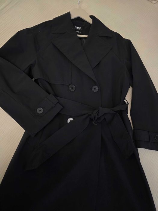 Черен тренчкот Zara