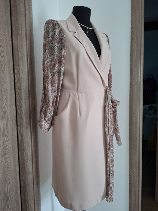 Rochie roz cu buzunare tip halat foarte comoda dar si eleganta