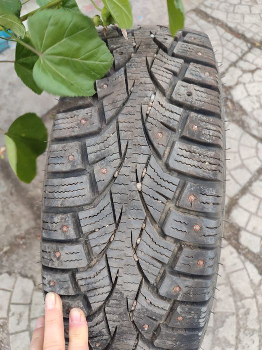 Продам комплект зимних шин
