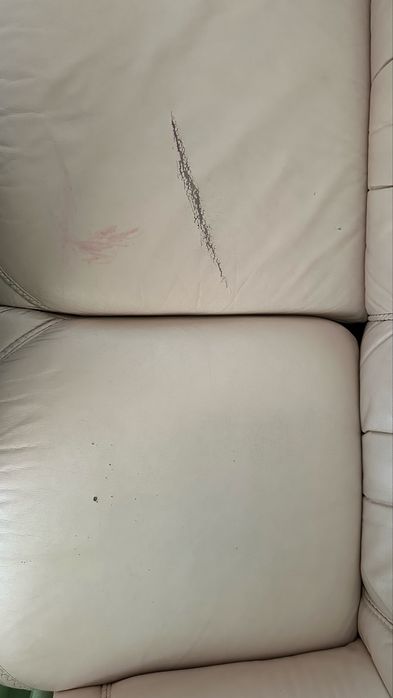 Продам кожаный диван.