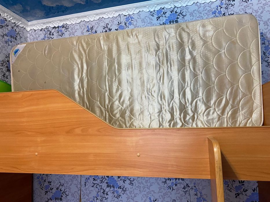 Продам двух ярусную кровать.