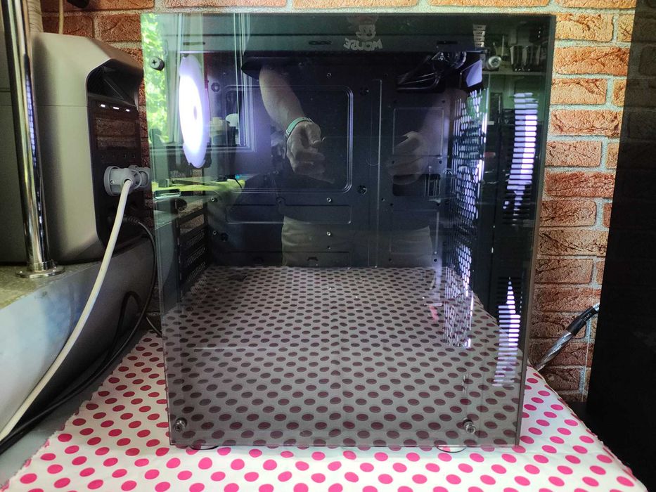Carcasa PC Aerocool Python RGB, Tempered Glass
