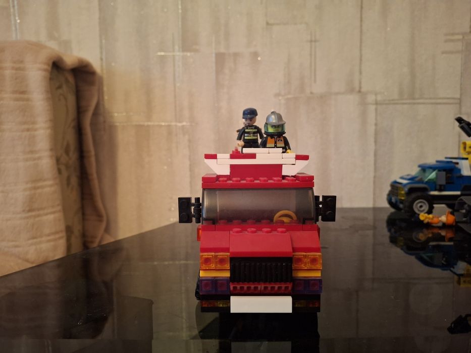 Игрушка лего пожарная машина