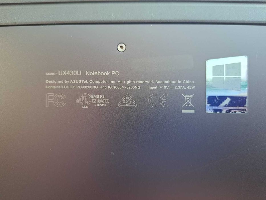 Лаптоп ASUS ZenBook 14'' UX430U (256GB, Intel Core i3, 7 Gen, 4GB RAM)