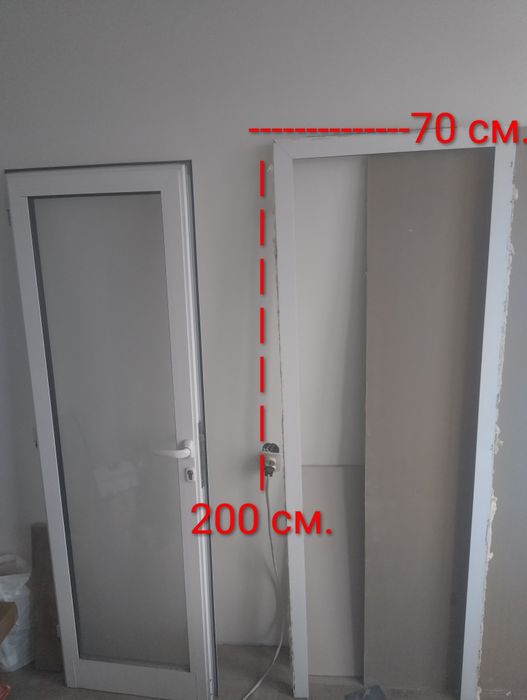 Врата със стъкло от алуминиева дограма