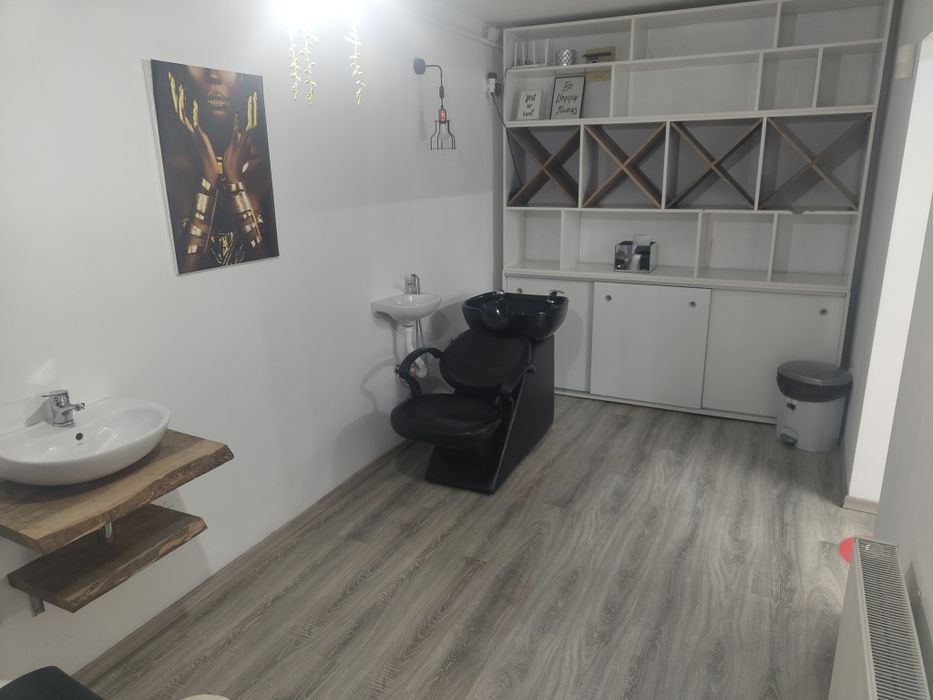 Inchiriere salon infrumusetare /spatiu comercial