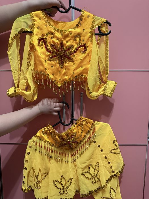 Продаю детские костюмы.