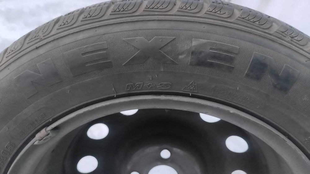 Продам зимние шины липучка 195/60/R15 с дисками 4 шт