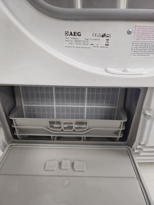 Сушилня AEG Lavatherm AT65385IH3 клас: ААA+++ 8кг 400W с термопомпа +