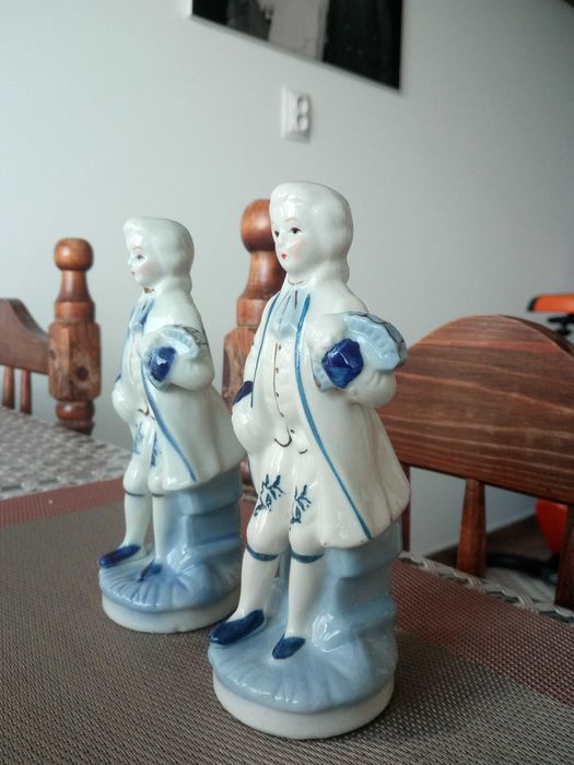 Стилно и красиво предложение.Обявената цена е за двете.