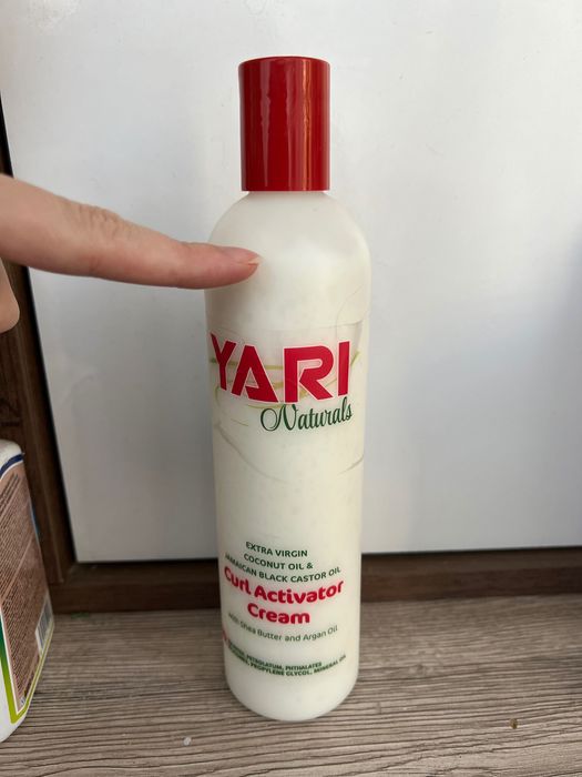 Cremă pentru activarea buclelor Yari