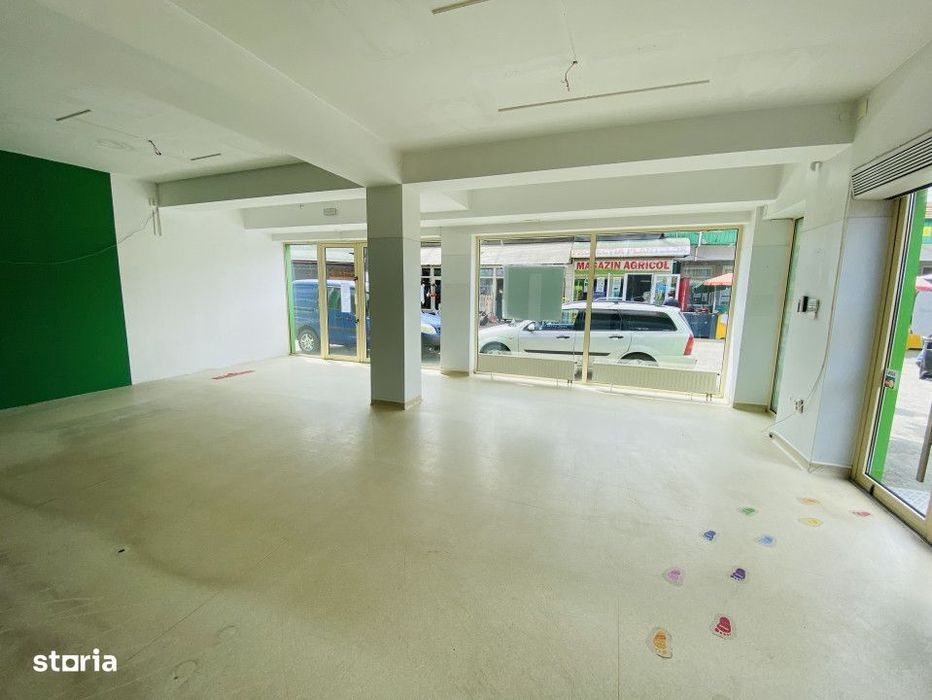 Inchiriere spaţiu comercial *100 mp - vitrina 20 m.l. - parter* Piaţ