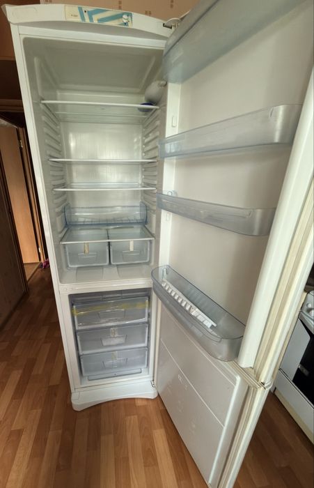 Продам холодильник Indesit
