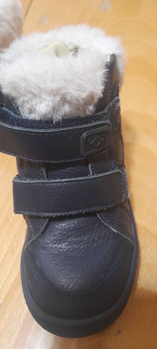 Продавам детски топли кожени обувки употребявани почти нови