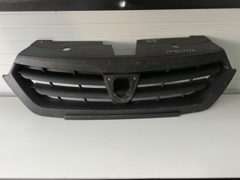 GRILĂ centrala radiator fata  – Dacia Dokker (2012–2016)