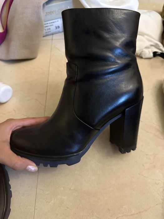 Стильные черные ботильоны на устойчивом каблуке