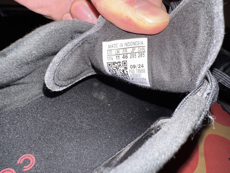 Vand Adidasi de fotbal