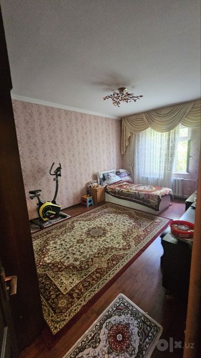 Продается 4/4/4 банковская квартира