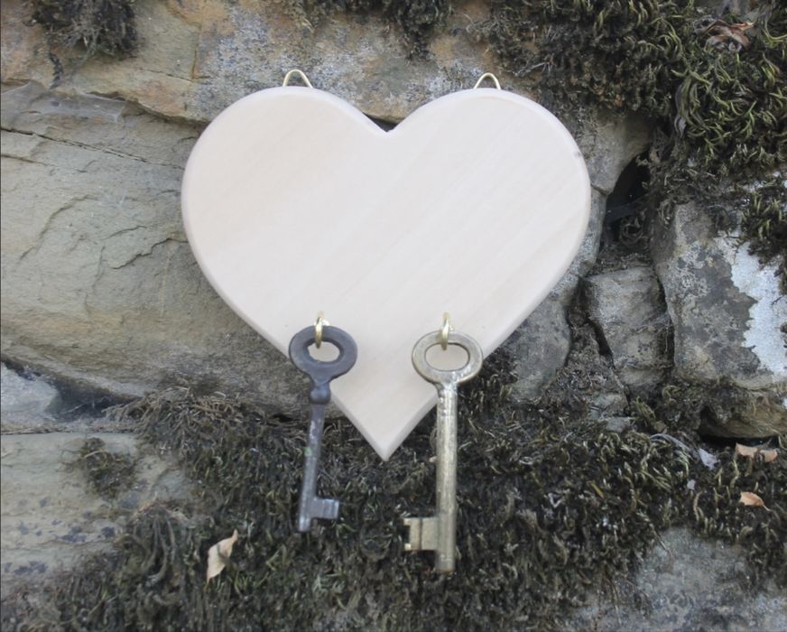 Ръчно изработеви дървени изделия с пирография