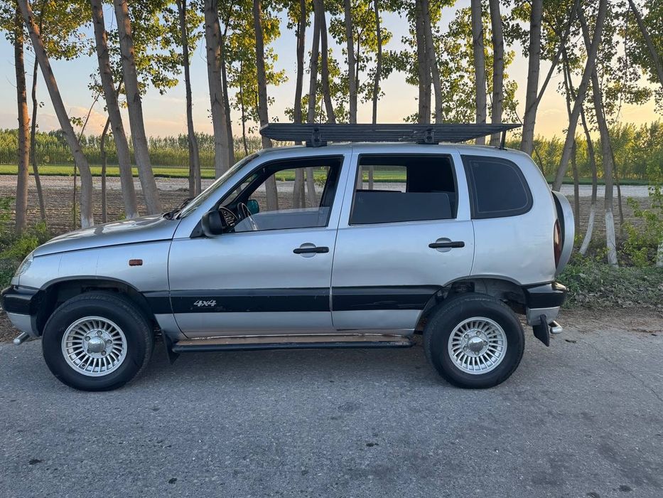 Niva 4x4 sotiladi