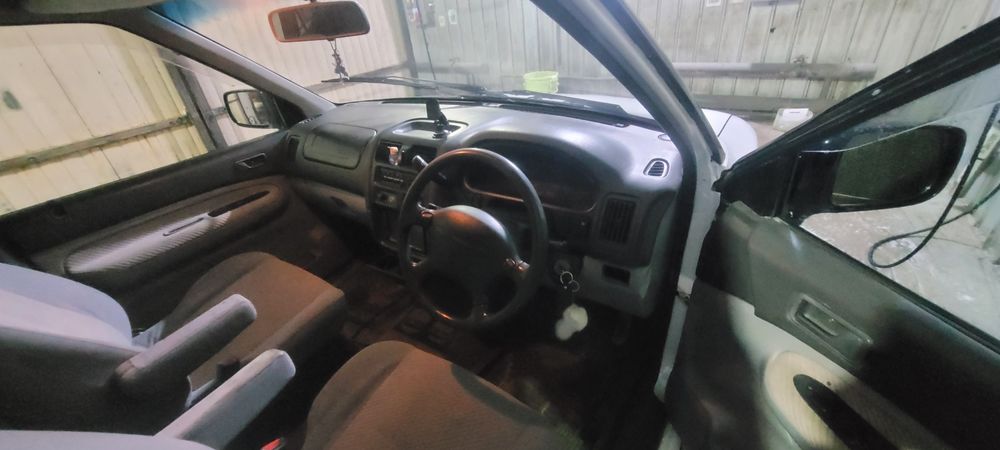 Продам машину Мазду MPV