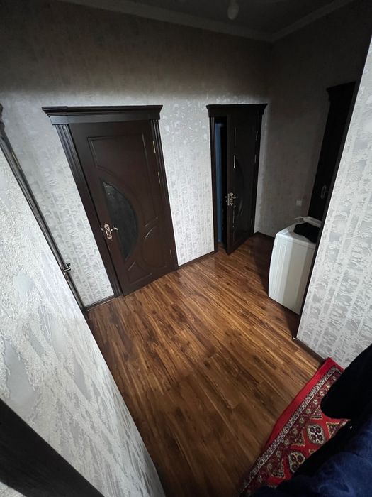 Ал Хоразмий шох кучасида 3 хонали 85 кв барча жихозлари билан