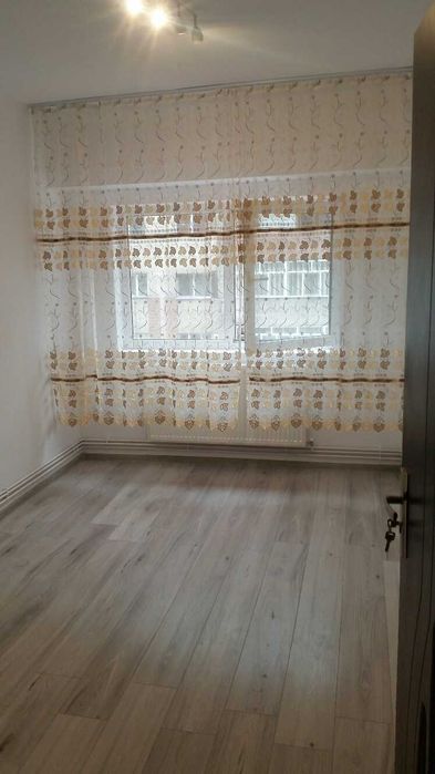 apartament 2 camere decomandat, centru, etaj 2