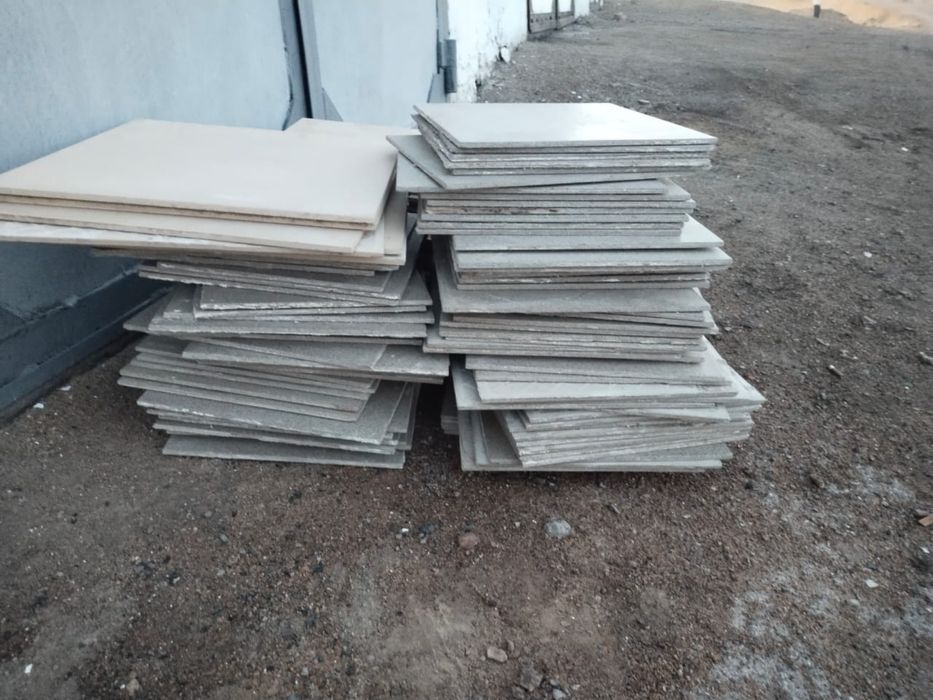 Продаются кафели разного размера