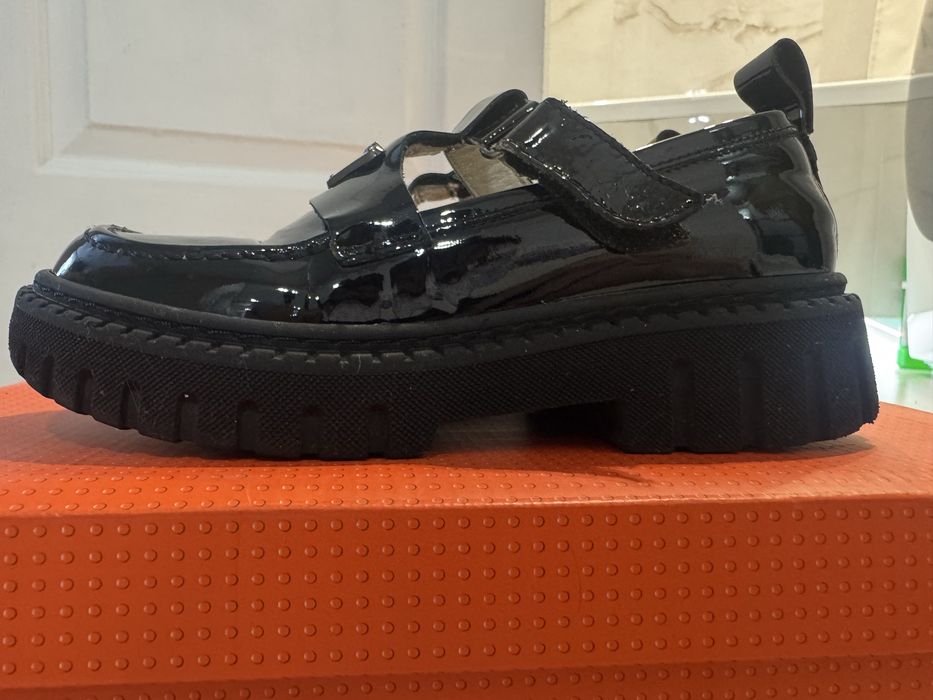 Продам школьные туфли для девочки Tiflani