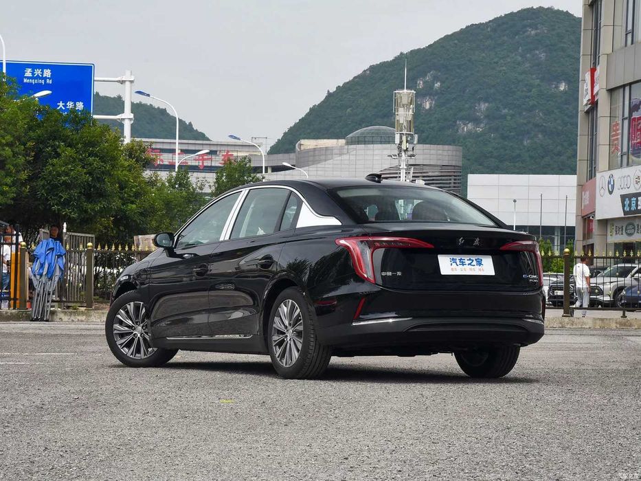 Hongqi e-qm5 сотилади