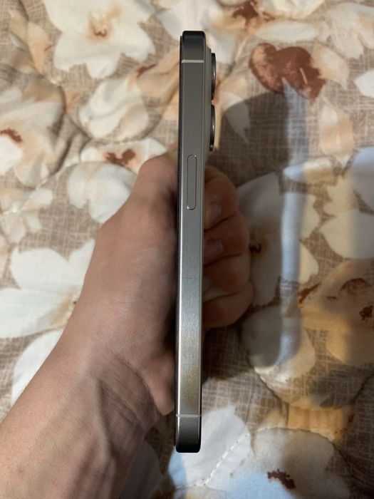 iPhone 15 Pro white 256gb în stare excelentă