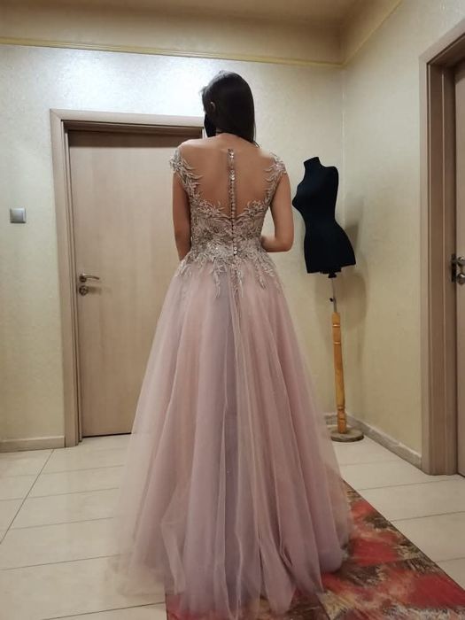 Продавам бална рокля