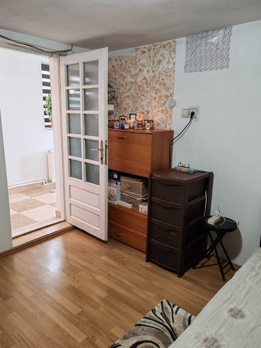 Casa 2 camere cu centrala gaz si teren 300 mp zona Primarie si Scoala