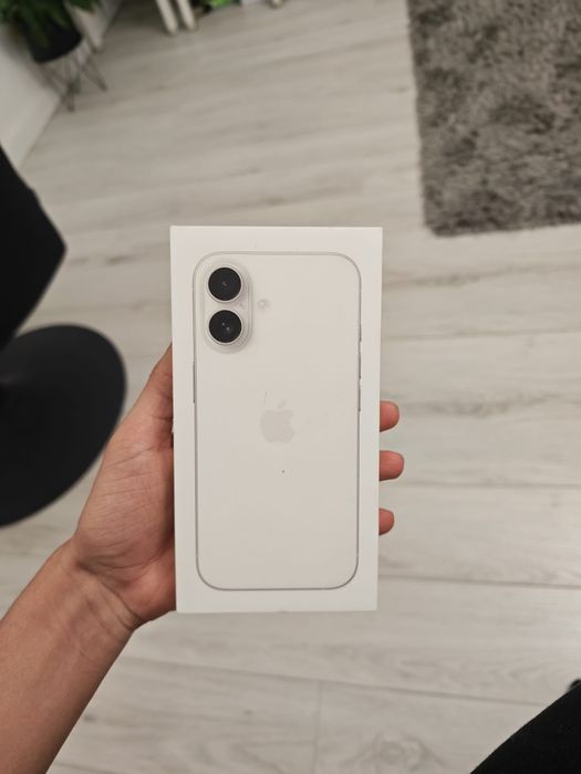 Iphone 16, +2huse, in garantie